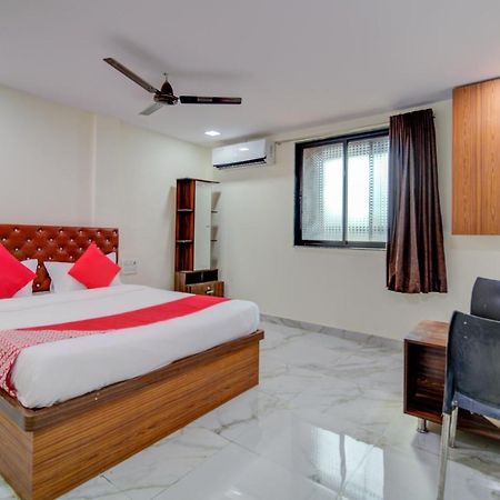 โอโย 67979 โฮเต็ล ฮอลลีวูด พาร์ค Hotel Sasupada ภายนอก รูปภาพ