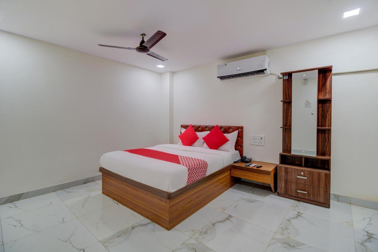 โอโย 67979 โฮเต็ล ฮอลลีวูด พาร์ค Hotel Sasupada ภายนอก รูปภาพ