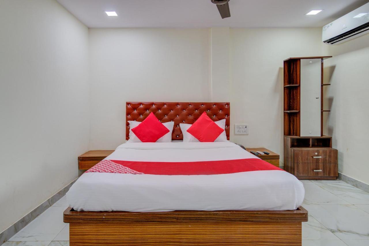 โอโย 67979 โฮเต็ล ฮอลลีวูด พาร์ค Hotel Sasupada ภายนอก รูปภาพ
