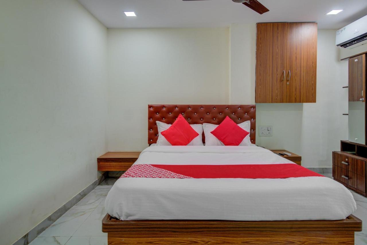โอโย 67979 โฮเต็ล ฮอลลีวูด พาร์ค Hotel Sasupada ภายนอก รูปภาพ